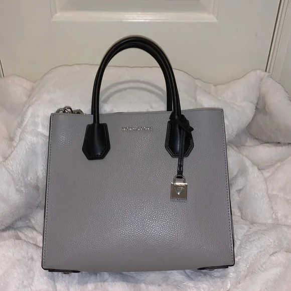 Michael Kors satchel/crossbody gray with black handles and white accordion sides - Picture 4 of 9